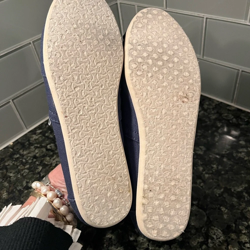 TOMS Rare Woman’s Navy Slip-Ons Cavas with Dachshund Dog Graphic Print size 7